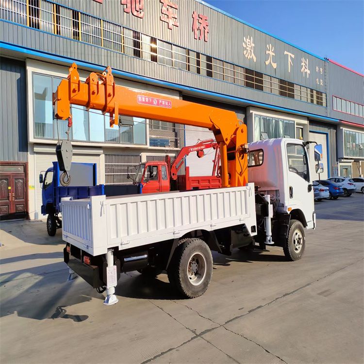 昌邑市三轮随车吊定制 农用改装机自备吊中瑞长期出售